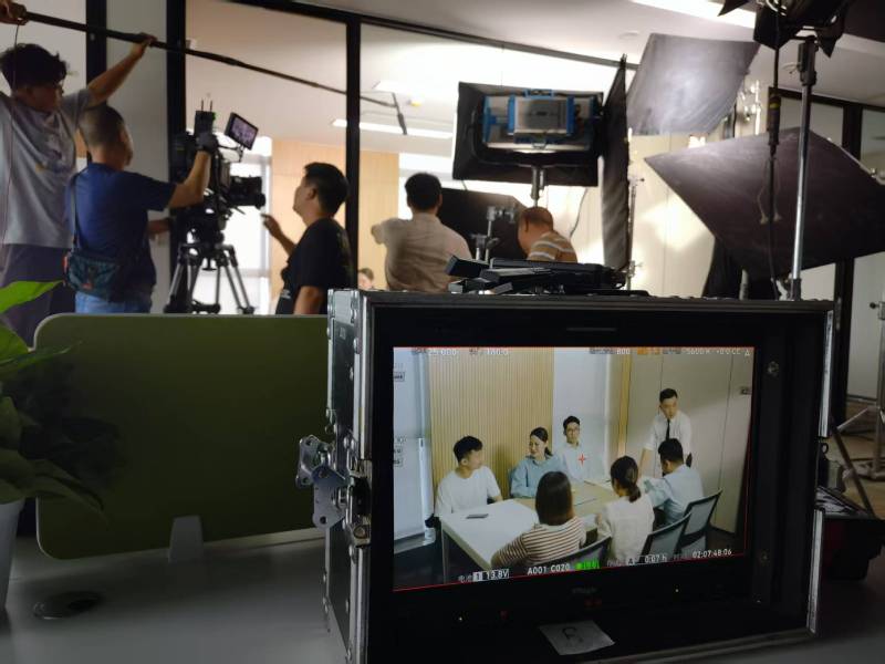 阳曲县TVC拍摄公司：科技产品视觉化大师，诠释未来感与功能美学